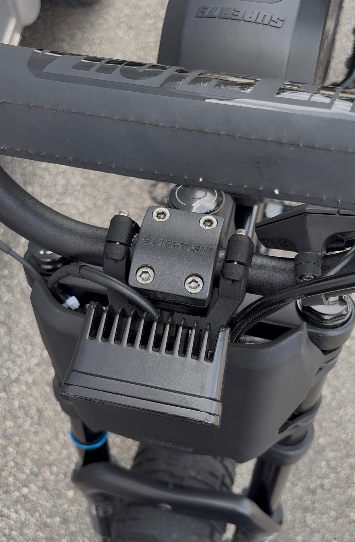 Wide style light mount (7/8 bars)